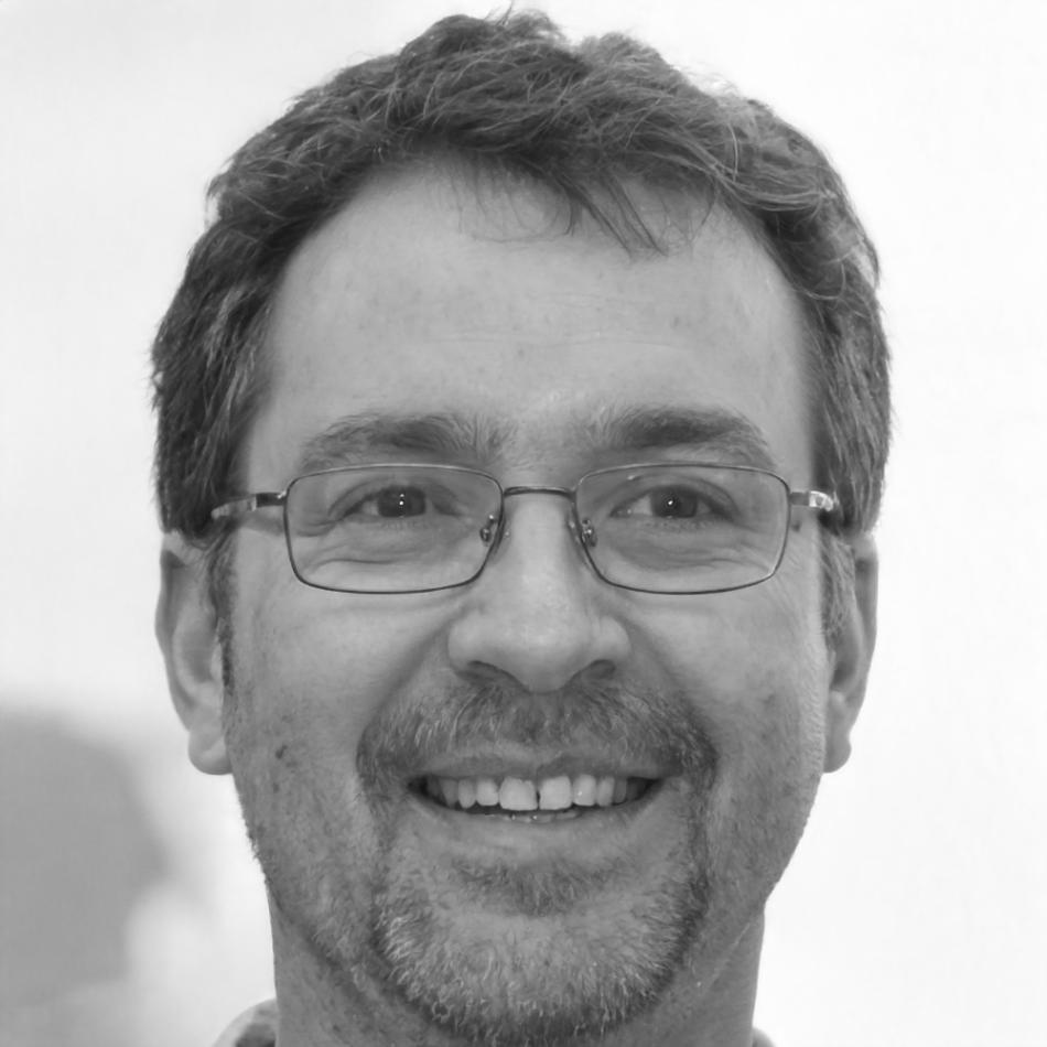 Portrait of Senan Morvay, Testing Automation Expert